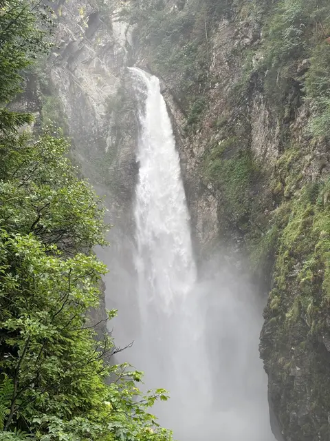 Der Untersulzbachwasserfall und das Waldbaden standen heute im Mittelpunkt unseres KOHR-Cafés – ein Thema, das Kraft schenkt, erdet und verbindet. | Foto: TAURISKA