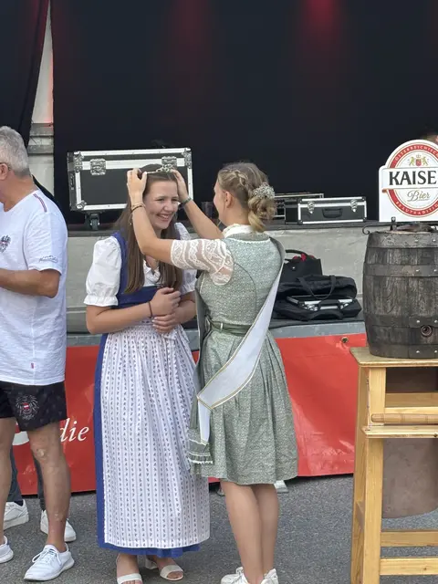 Übergabe der Krone an die neue Bierkönigin | Foto: MeinBezirk Perg/Köck