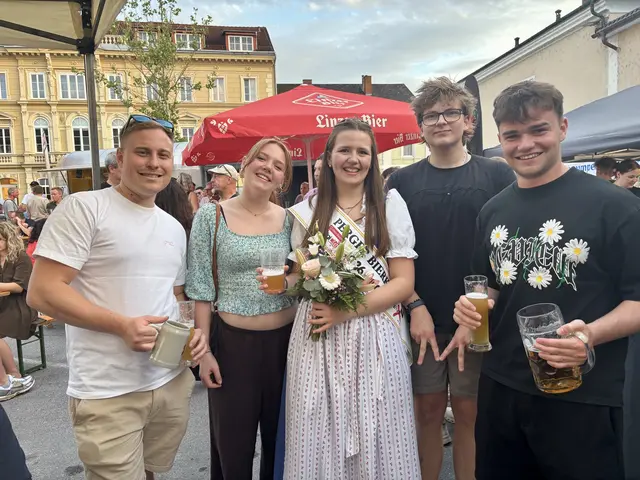 Gemeinsames Foto mit der Perger Bierkönigin 2026/27 Sophie Leitner. | Foto: MeinBezirk Perg/Köck