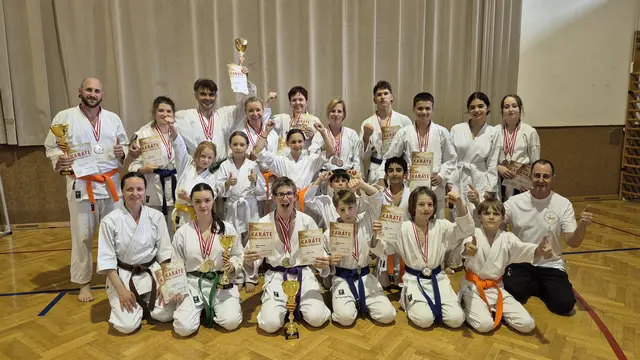 Fünfzehn Medaillen erkämpften die Karatekas aus Oberpullendorf bei den Österreichischen Meisterschaften. | Foto: Herbert Schmall