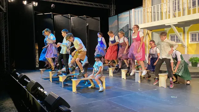 Mit Zwischenszenen wurden viele weitere Kinder eingebunden. | Foto: Gesa Buzanich