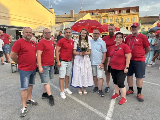 Ein Teil des Teams von X-Event mit Bierkönigin Sophie Leitner | Foto: MeinBezirk Perg/Köck