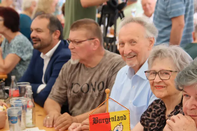Güssings Altbürgermeister Peter Vadasz hegt große Sympathie für die burgenländische Auswanderergeschichte. | Foto: Martin Wurglits
