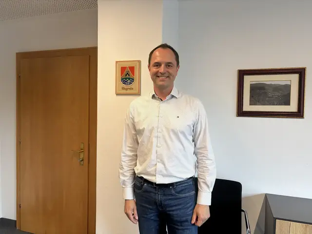 Der Bürgermeister von Wagrain, Axel Ellmer (ÖVP) sprach über die aktuellsten Themen im Ort. | Foto: Emanuel Hasenauer