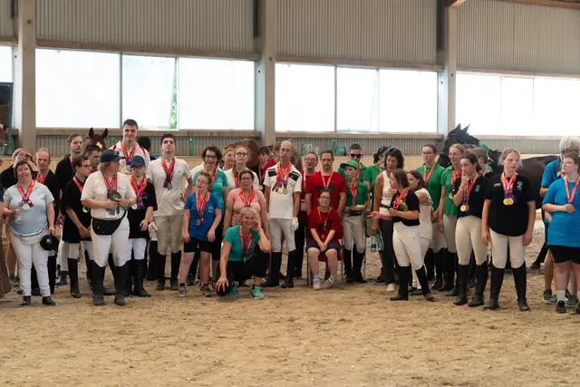 Vier Gold-, sechs Silber- und sechs Bronzemedaillen holten die Reiterinnen und Reiter des Hofs "Wunderkind" unter der Leitung von Gerlinde Szerencsits bei den den nationalen Bewerben der Special Olympics. | Foto: Anton Wildberger