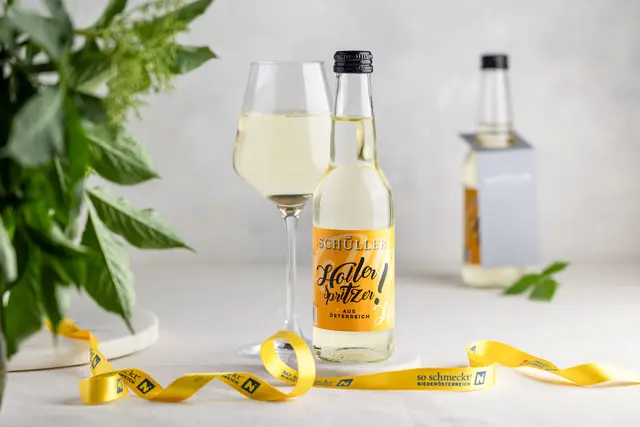 Weingut Schüller Hollerspritzer | Foto: Viktoria Kornfeld