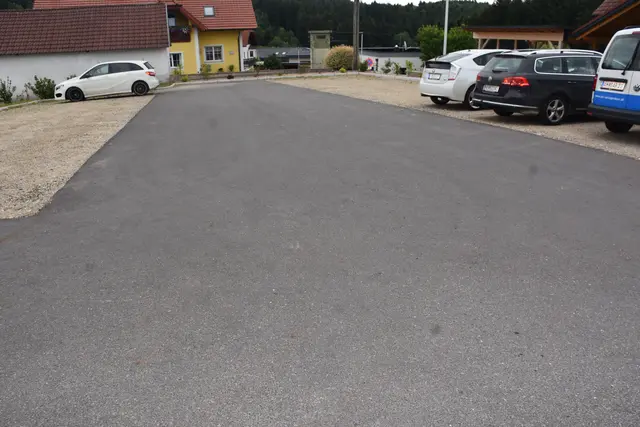 Eröffnet wurde in Dimbach die Krabbelstube, die Friedhofsanierung, Gedenkraum für Sternenkindern, Leader Projekt "Auf den Spuren von Franz Xaver Müller" und Parkplatz.  Parkplatz | Foto: Robert Zinterhof
