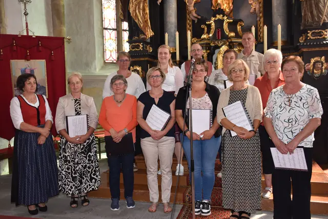 Der Kirchenchor der Pfarre Dimbach gestaltete gesanglich die Festmesse | Foto: Robert Zinterhof