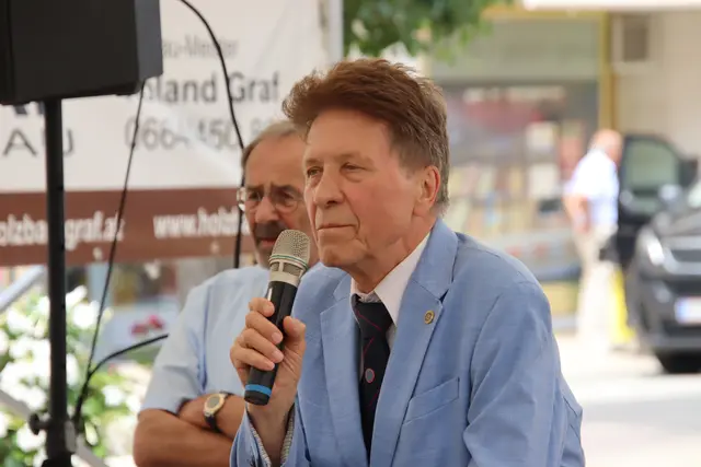 Namens des Weltbundes der Österreicher im Ausland gratulierte Präsident Werner Götz der BG zum Jubiläum. | Foto: Martin Wurglits