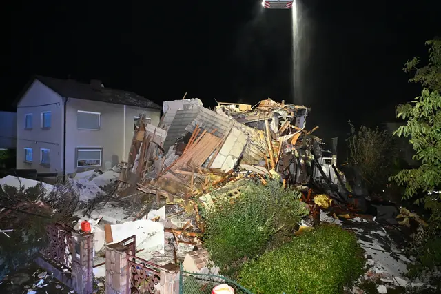 Das Haus wurde vollständig zerstört. | Foto: Stadt Wien | Feuerwehr