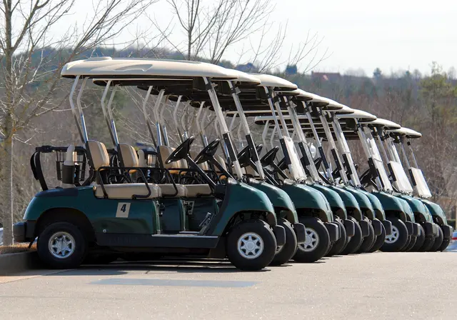 Unbekannte entwendeten in den frühen Morgenstunden zwei Golfcarts vom Golfplatz Kitzbühel-Schwarzsee-Reith. (Symbolbild) | Foto: pexels / Pixabay