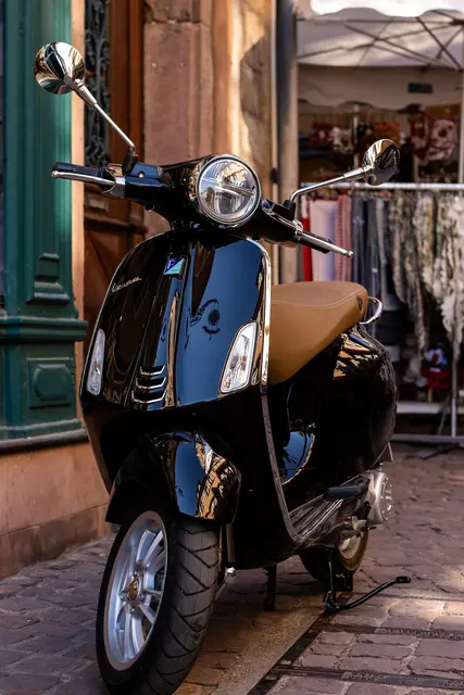 Der Motorradfahrer stürzte bei dem Zusammenstoß und wurde verletzt. (Symbolbild) | Foto: pixabay / Dusan_Cvetanovic
