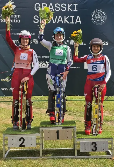 Die Top drei in der Superkombination in Jasenska Dolia: Tina Hetfleisch (2.), Siegerin Eliska Rejchrtova und Lara Teynor (3.) | Foto: Hetfleisch