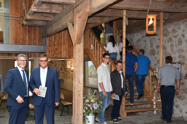 Eröffnet wurde in Dimbach die Krabbelstube, die Friedhofsanierung, Gedenkraum für Sternenkinder, Leader Projekt "Auf den Spuren von Franz Xaver Müller" und Parkplatz.  | Foto: Robert Zinterhof