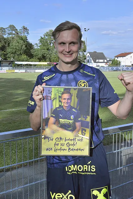 Giuliano Bernardoni wurde bedankt. Er hängt die Fußballschuhe an den Nagel