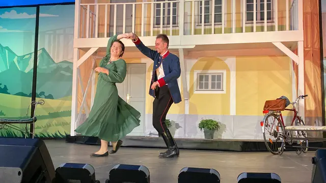 Liesl verliebt sich in Postler Rolf | Foto: Gesa Buzanich