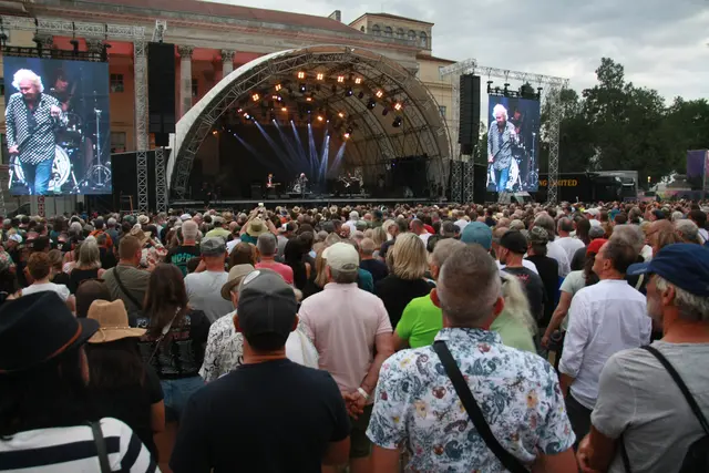 Spätestens beim Auftritt von Manfred Mann’s Earth Band hielt es viele Besucherinnen und Besucher nicht mehr auf ihren Plätzen.
