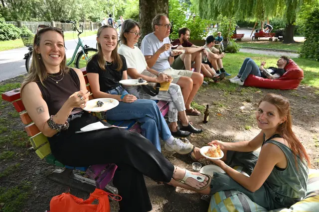 Alle lassen es sich schmecken im Waltherpark. | Foto: Königer