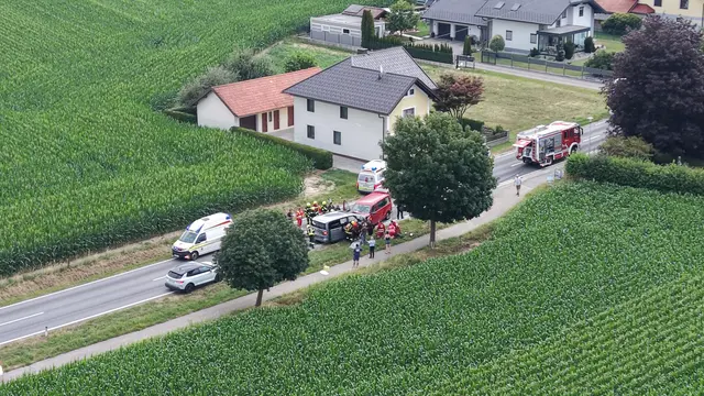 Ein 61-jähriger Deutscher kam von der Fahrbahn ab und prallte frontal in das entgegenkommende Auto. | Foto: InnVideo.at/Karl-Heinz Butter