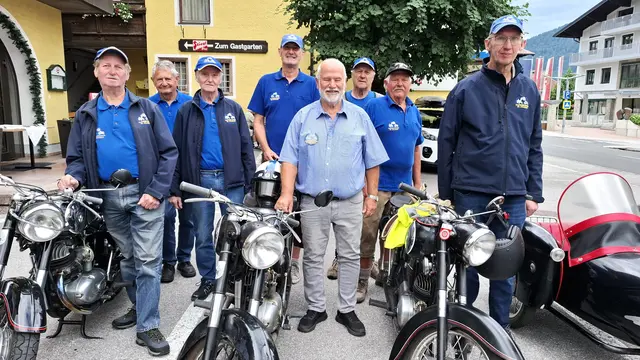 Oltimerverein St. Koloman rückte mit acht Mann an. | Foto: Josef Wind