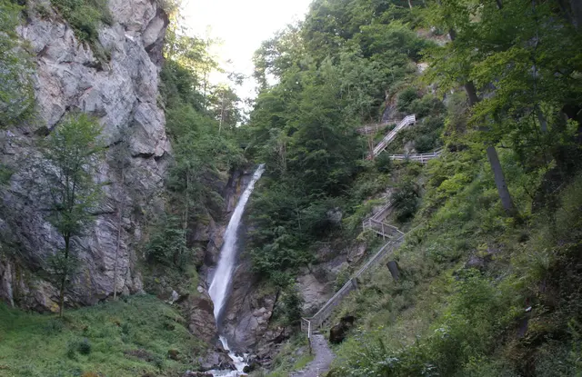 Der Aufstieg zur Ruine erfolgt über die 401 Stufen der Wasserfall-Stiege. | Foto: MeinBezirk Pongau