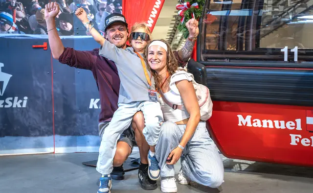 Manuel Feller mit Sohn Lio und Frau Selina. | Foto: alpinguin