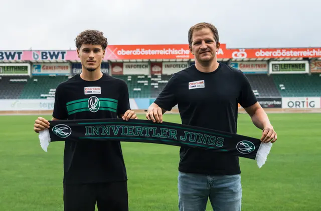 Wolfgang Fiala (Geschäftsführer Sport SV Oberbank Ried, rechts) mit Neuzugang Oliver Sorg. | Foto: SVR/Schröckelsberger