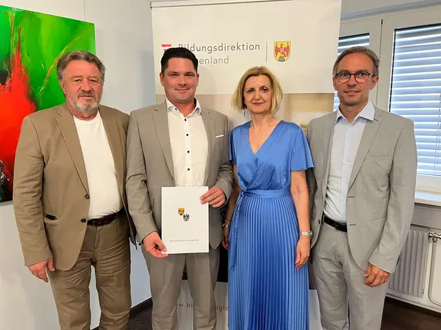 Dekretverleihung: Bildungsdirektor Alfred Lehner, Christian Paar, Sandra Steiner und Jürgen Neuwirth | Foto: HTL Pinkafeld