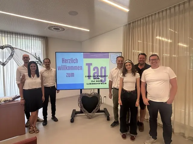 Amtsleiter Günther Radlacher lud mit seinem Team zum Tag der offenen Tür - auf Wunsch wurden Führungen durch das Gebäude durchgeführt. | Foto: MeinBezirk.at/Astrid Siebert