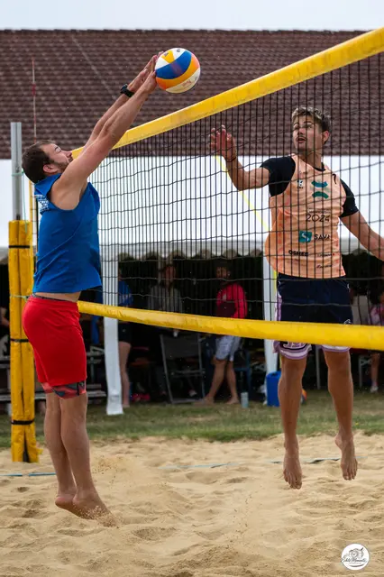 In Bad-Wimsbach drehte sich beim diesjährigen Beachvolleyballturnier alles ums Baggern und Pritschen. | Foto: Cornelia Gasperlmayr