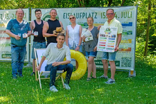 Werden bei der Sommerbühne auch gastronomisch einheizen: Rupert und Thomas Leutgeb (Monana Bar), Michael Schindler (Gasthaus zur goldenen Rose), Annabell Kuba (Kuba – Die Bar), Eva Schrammel (Bergwirt &amp; Mohnhotel Schrammel) sowie Johann Bauer (Kulturbüro Zwettl) und Vizebürgermeister Alexander Leutgeb (sitzend). | Foto: Stadtgemeinde Zwettl