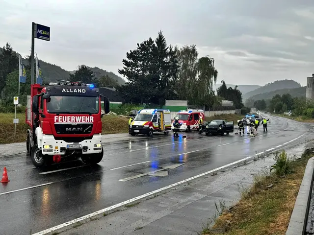 Einsatz von Feuerwehr, Rettung und Polizei nach einem Unfall. | Foto: FF Alland