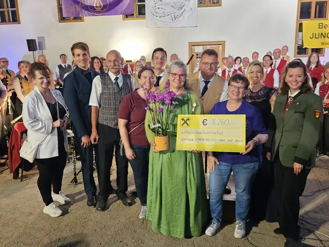 Für den krönenden Abschluss sorgte Franz Hiesberger, Musiker der Stadtkapelle Laa und Lehrer an der Musikschule, der den Betrag spontan auf beeindruckende 10.000 Euro aufrundete.