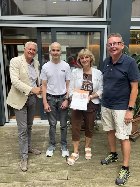 Prüfer- und Organisationsteam der IT-Zusatzztertifikate zum Schuljahresende 2026.

v.l.n.r. Direktor Adolf Lackner, IT-Manager Markus Ambros, Projektpromotorin Amata Reiner und Prüfungsaufsicht aus Klagenfurt Herbert Rainsperger | Foto: (c) hlwspittal 2026