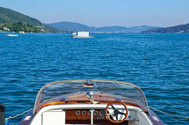 Dem 58-Jährigen soll das Schiffsführerpatent vorläufig abgenommen worden sein. (Symbolfoto) | Foto: stock.adobe.com/at/majorosl66 