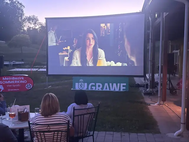 Über die Leinwand flimmerte die romantische Komödie "Ticket ins Paradies".
