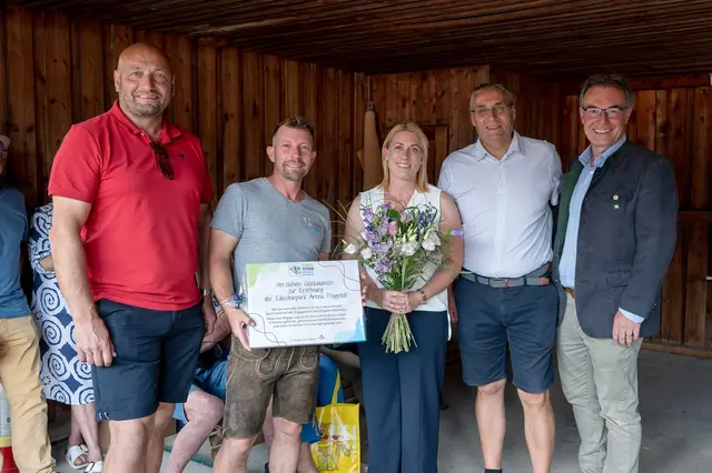 Vizebürgermeister Martin Ballwein, das Betreiberpaar Thomas und Alexandra Pölzl, Bürgermeister Helmut Hahn und Tom Bauer - Geschäftsführer Destination Waldviertel GmbH. | Foto: Attila Molnár
