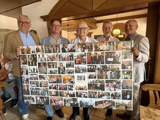 Krenglbachs Amtsleiter Peter Zeilinger, Bürgermeister Andreas Wörgetter (SPÖ), Altbürgermeister Egon Maurerberger, Bauamtsleiter im Ruhestand Wolfgang Drumm und Gemeinderat Josef Silberhuber (FPÖ). | Foto: Zeilinger