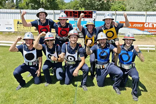 Die stolze Bewerbsgruppe: Robert Bayer, Marco Burggraf, Martin Gegenbauer, Thomas Gegenbauer, Daniel Hochleitner, Jakob Litschauer, Johanes Meyer, Gregor Strohmayer und Philipp Winter. | Foto: BFK WT