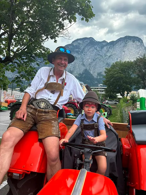 Große und kleine Lederhosen hatten beim Traditionsfest wieder eine richtige Gaudi! | Foto: Lederhosenrunde