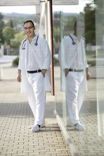 Andras Fazakas ist Allgemeinmediziner und baute das Gesundheitszentrum Rechnitz auf. | Foto: Zsolt Házi