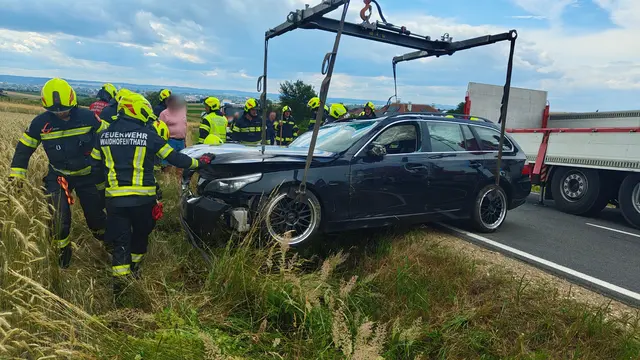 Bergung des Unfallfahrzeuges | Foto: FF Waidhofen/Thaya