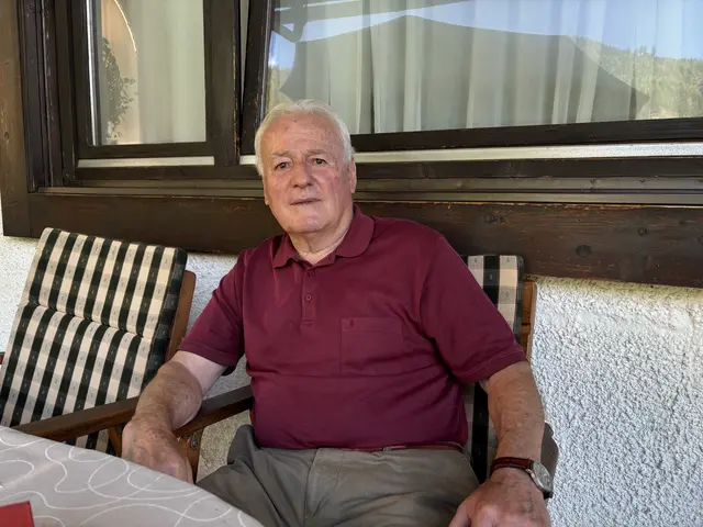 Hans Johann Neuwirth blickt auf 80 bewegte Lebensjahre zurück. Sport, Gemeinde und Zusammenhalt prägten seinen Weg – und bis heute schlägt sein Herz für Feld am See. | Foto: MeinBezirk.at/Michaela Erlacher