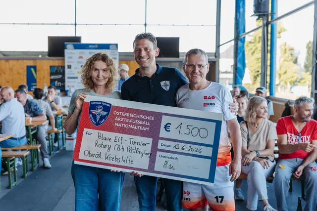 Scheckübergabe des Ärztenationalteams zu Gunsten der Österreichischen Krebshilfe Oberösterreich.
 | Foto: MecGreenie