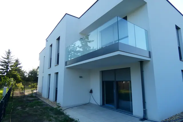Angeboten werden sechs Drei-Zimmer- bzw. drei Zwei-Zimmer Wohnungen mit Nutzflächen von rund 56 bis 75 m². | Foto: Freitag Immo