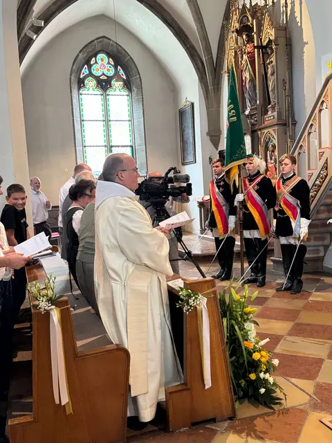 Eine optische Umrahmung bildete eine Abordnung der Katholisch Österreichischen Studentenverbindung (KÖStV) Traungau zu Wels. | Foto: Stadtpfarre Wels/Oppitz