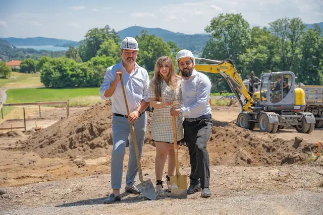 Erfolgreicher Spatenstich: Michael Mertel, Madona Ekladious, Mark Ekladious | Foto: DDMC