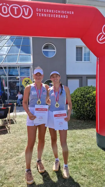 Leonie Rabl und Claudia Gasparovic holten den Staatsmeistertitel im Damen-Doppel. | Foto: Rabl