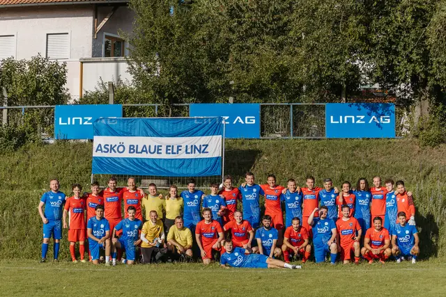 Spieler des ASKÖ Blaue Elf mit der Ärztenationalmannschaft. | Foto: MecGreenie