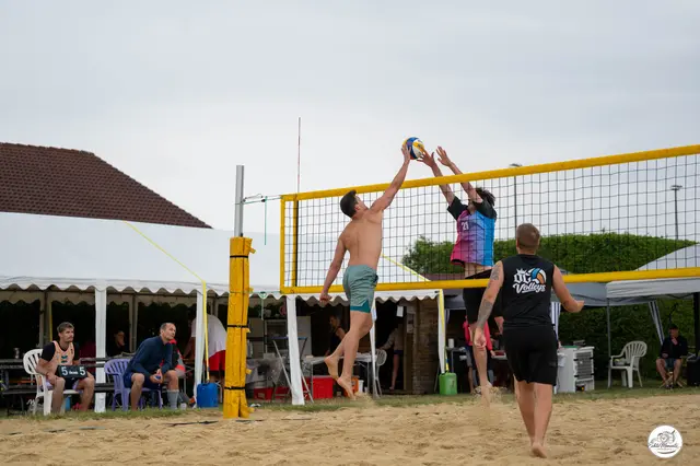 In Bad-Wimsbach drehte sich beim diesjährigen Beachvolleyballturnier alles ums Baggern und Pritschen. | Foto: Cornelia Gasperlmayr